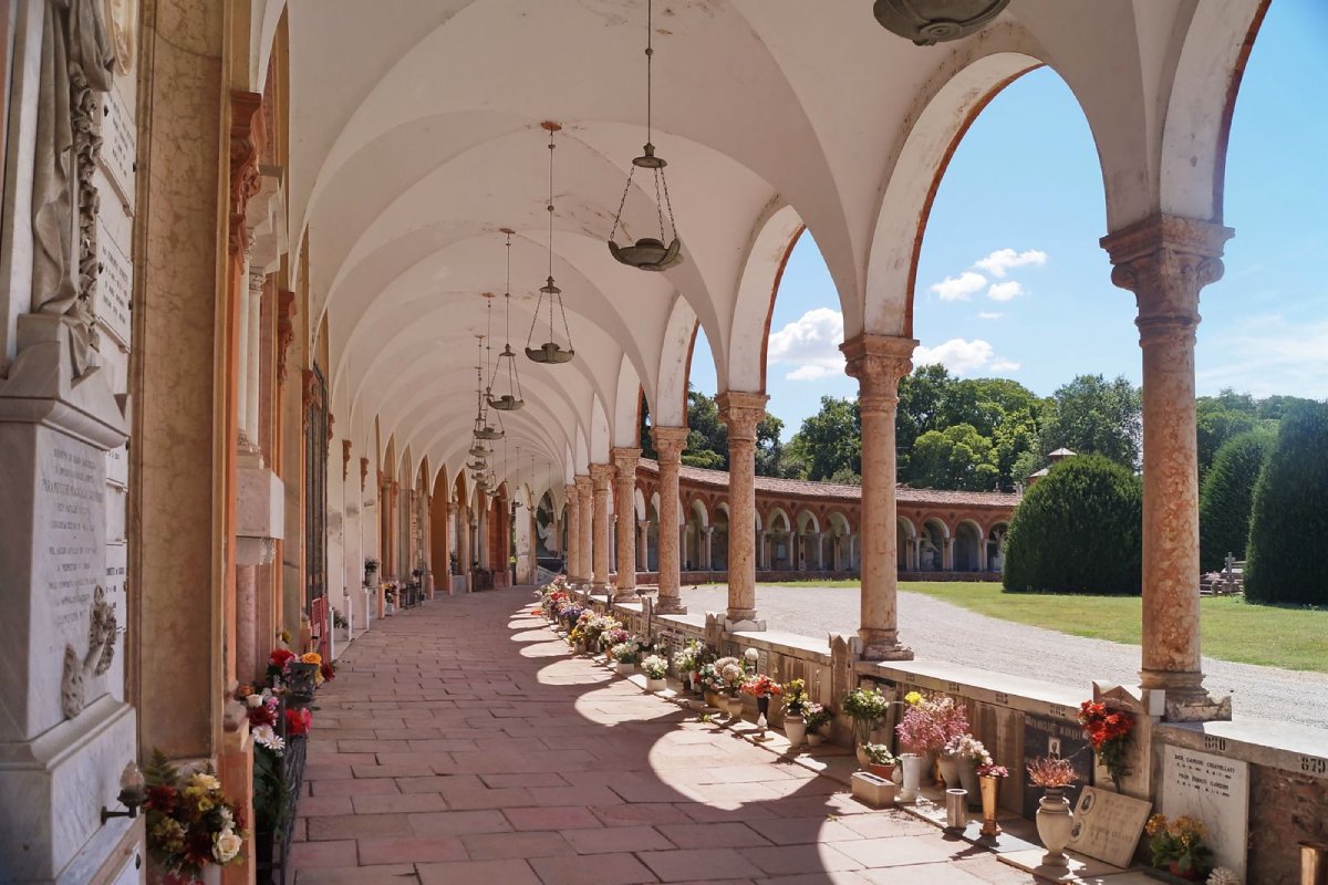 cimitero-certosa-di-ferrara.jpg